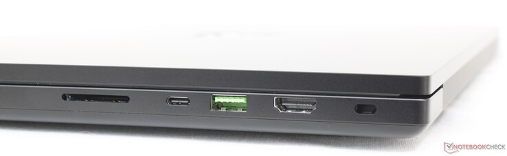 Rendben: USB-C 3.2 Gen. 2 w/ Thunderbolt 5 + Power Delivery + DisplayPort 1.4, USB-A 3.2 Gen. 2, HDMI 2.1, Kensington-lakat