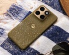 A Motorola Edge 2026 szemet gyönyörködtető hátlapja szövetfelülettel rendelkezik.