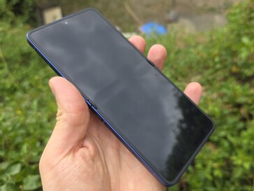 Samsung Galaxy Z Flip7 felülvizsgálat. (Kép forrása: Marcus Herbrich)