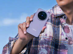 A telefon csúcskonfigurációja mindössze 1019 dollárba kerül. A képen az X300 promóciós képe. (Kép forrása: Vivo)