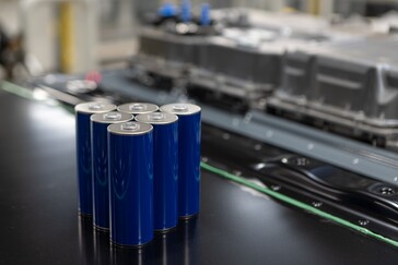 A nagy sűrűségű, hengeres BMW iX5 akkumulátort az Egyesült Államokban szerelik össze.