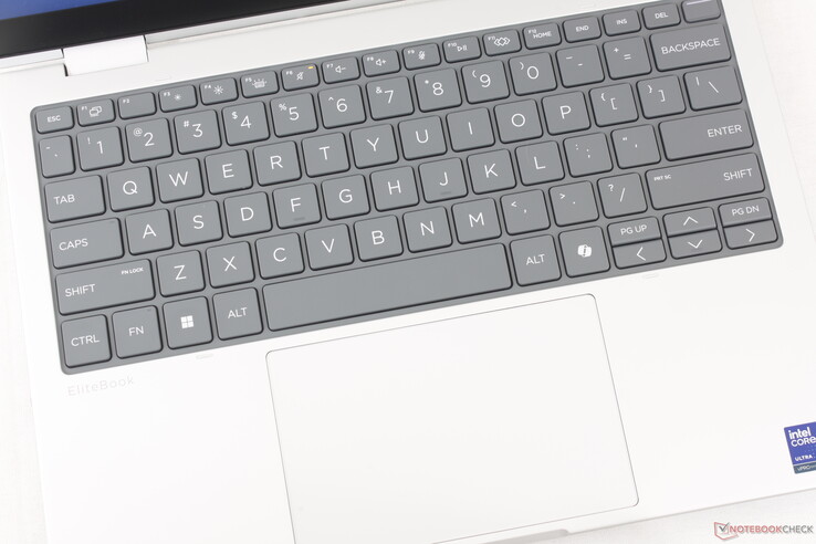 A billentyűzet és a clickpad is nagyobb, mint az előző generációs modellnél