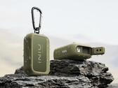 Az INIU Outdoor Rugged 10000 külső akkumulátor beépített fehér/piros fényű zseblámpával, állványmenettel és csíptetővel rendelkezik.