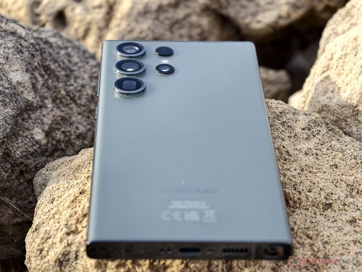 Kicsit elavult: A Galaxy S23 Ultra volt az utolsó Samsung zászlóshajó, amely valódi 10x-es teleobjektívvel rendelkezett.