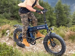 Engine Pro 3.0 Boost: Összecsukható e-bike, amely terepjáró használatra is alkalmas. (Kép forrása: Engwe)