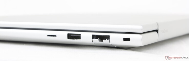 Rendben: USB-A (5 Gbps), RJ-45 (1 Gbps), biztonsági záras nyílás