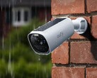 Az Anker eufyCam E40 (a képen) napelemmel felszerelt kamerája megjelent Európában. (Kép forrása: eufy)