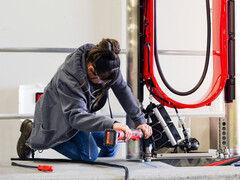 Az előre gyártott kompresszorok gyorsabb telepítést tesznek lehetővé. (Kép forrása: Tesla)