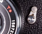 A Leica M12 a képen látható Leica M4-P retro jellemzőivel rendelkező Heritage Edition kiadásban is elérhető.