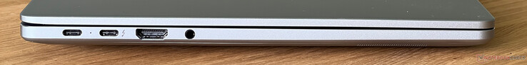 Balra: USB-C 3.2 Gen 1 (5 Gbit/s, DisplayPort ALT mód, Power Delivery), USB-C 4.0 Thunderbolt 4 (40 Gbit/s, DisplayPort ALT mód, Power Delivery), HDMI 2.0, 3,5 mm-es hangszóró