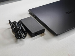 150 wattos hálózati adapter