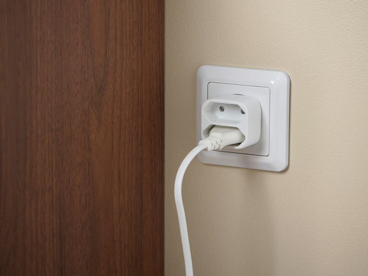 Az IKEA Koppla 2-utas adapterdugó, fehér színű, feltáratlan