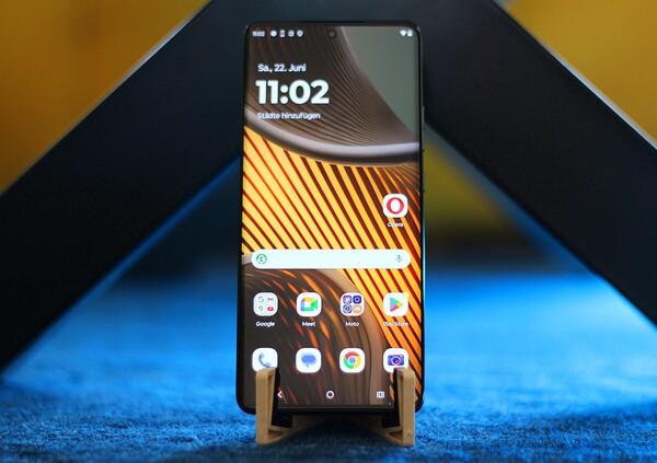 A Motorola Edge 50 Ultra a dobozból kivéve a Android 14 címmel került kiszállításra. (Kép forrása: Notebookcheck)