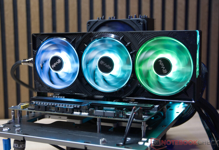 A KFA2 GeForce RTX 5070 Ti 1-Click OC a nyílt beállítású zajkibocsátási teszt során