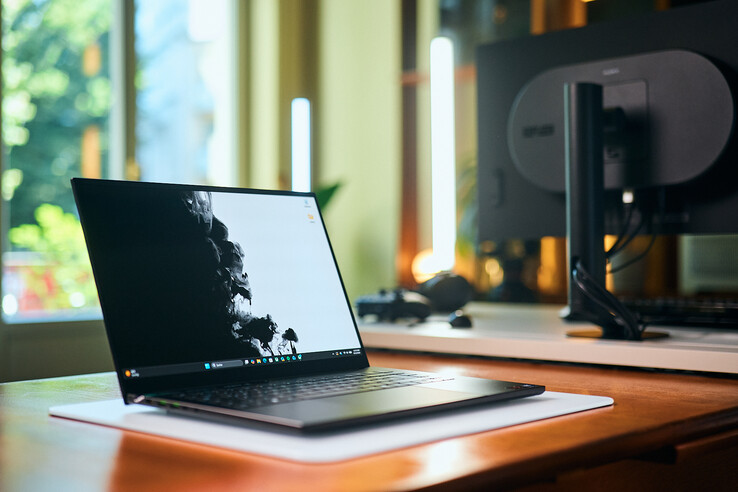 Szinte tökéletes mindennapi társ: A 2026-os Razer Blade 16 kiválóan helyettesíti a hordozható asztali számítógépet, bár apróbb szoftveres furcsaságok és a magas ár kissé rontják az élményt.