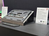 Az MSI Raider 16 HX Max a CES 2026 kiállításon mutatja be az új alsó panel kialakítását (Kép forrása: Notebookcheck)