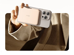 Az Anker Air 2 Kínában 299 CNY, azaz 32 dollár körüli áron került forgalomba. A képen a power bank. (Kép forrása: Anker - szerk.)