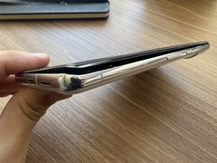 Sok Pixel 7 és Pixel 7 Pro felhasználó számolt be az akkumulátor megduzzadásáról. A képen: az egyik érintett felhasználó képe. (Kép forrása: Google Support Forum)