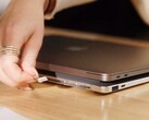 A Krafted Edge egy olyan power bank, amely úgy néz ki, mint egy vékony laptop.
