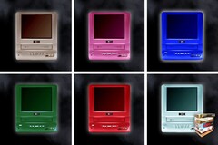 A RetroBox egy kis LCD képernyőt párosít egy VHS lejátszóval (Kép forrása: RetroBox)