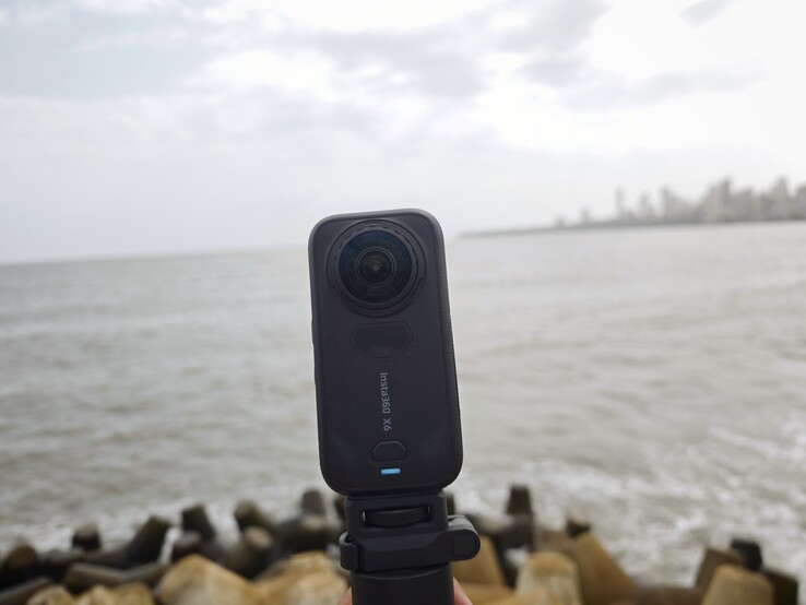 Az Insta360 X6 két egyedi, 1/1,1 hüvelykes négyzet alakú Sony érzékelővel van felszerelve
