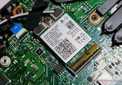 A Wi-Fi antennákat acél konzol rögzíti a helyükön