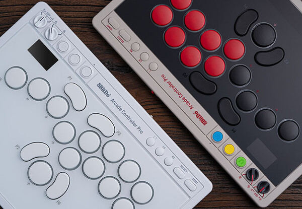 Az 8BitDo Arcade Controller Pro két színben kapható.