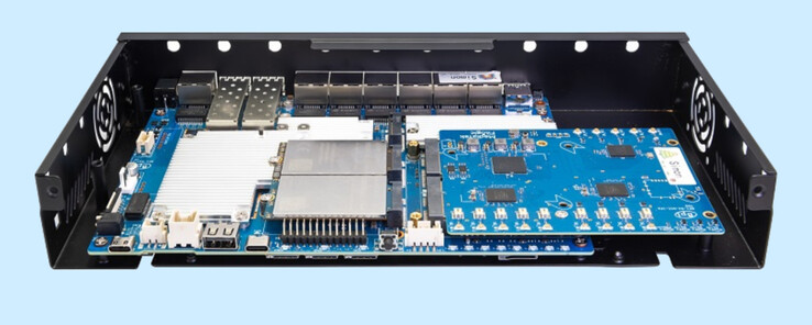 A BPI-R4 Pro alumínium tokkal is rendelhető.