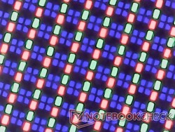 Az RGB alpixelek eltérnek az OLED esetében az IPS-hez képest
