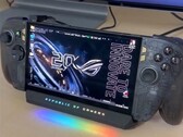 Az Asus ROG Ally X20 áttetsző burkolattal rendelkezik.