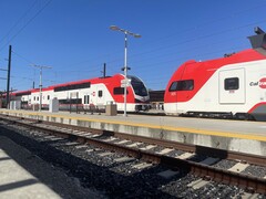 Parkoló Caltrain EMU-k (Stadler Kiss) várakoznak szolgálatra a 2024. májusi Display Week alatt (Kép forrása: Andreas Sebayang)