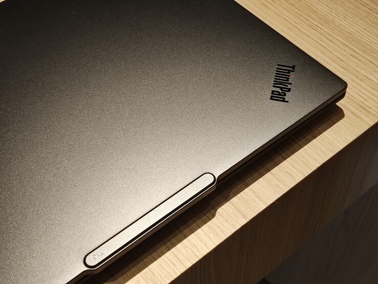 A ThinkPad T16 Gen 5 alumínium fedele.