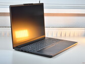 A Lenovo IdeaPad Slim 3 15Q8X10 a Qualcomm Snapdragon X-szel (kép forrása: Benjamin Herzig/Notebookcheck)