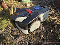 Sunseeker V1 elakadt a gyepen kívülre