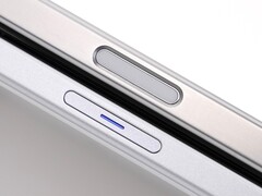 A Vivo bemutatja a Vivo X200 Ultra dedikált exponáló gombját, és néhány különbséget mutat az iPhone 16 Pro Max kameravezérléséhez képest (Kép forrása: Vivo, szerk.)
