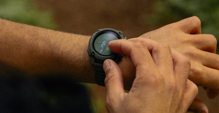 A Coros Nomad MIP kijelzővel rendelkezik, amelyek egyre ritkábban fordulnak elő a Garminnál. (Kép forrása: Coros)