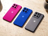 A Moto G77 Power hátsó burkolata rózsaszín, kék vagy szürke színben kapható.