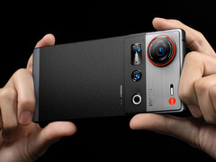 A Nubia Z80 Ultra különböző fejlesztéseket tartalmazhat a képen látható Nubia Z70S Ultra-hoz képest. (Kép forrása: Nubia)