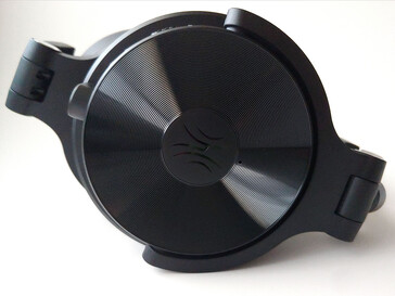 Mikrofon a logó közelében. (Kép forrása: Notebookcheck)