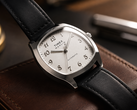 A Timex Marlin Tonneau TW2Y84300IK fehér számlappal rendelkezik
