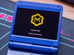 Az Anbernic RG34XX SP, amelyen muOS Pixie fut. (Kép forrása: Retro Handhelds)