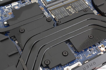 A modell nem rendelkezik gőzkamrás hűtővel, ellentétben az Omen Max szériával