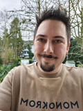 Szelfi a Huawei Mate X6 fő kamerájával (portré mód)