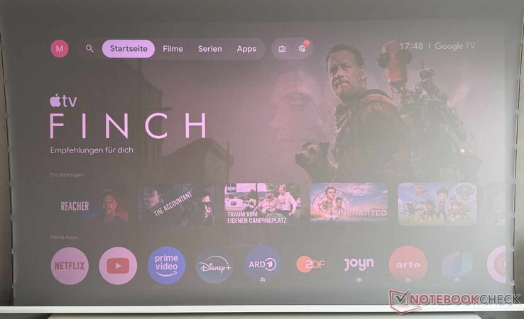 A Google TV felülete (nappali fényben)