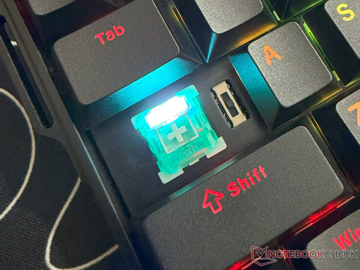 Fun60 Ultra vezeték nélküli kapcsoló a Caps Lock billentyű alatt