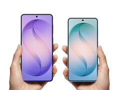 A képernyő méretét tekintve a Galaxy S27 Pro tökéletesen a képen látható Galaxy S26 Plus (balra) és Galaxy S26 (jobbra) között helyezkedik el.