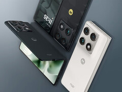 A Motorola első könyves stílusú összecsukható készüléke háromféle kivitelben kapható.