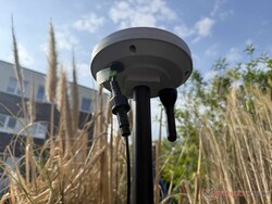 Az Anthbot M9 alapfelszereltségként RTK antennával navigál.