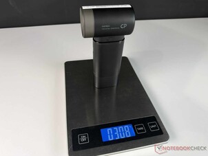 A kézi ventilátor súlya alig haladja meg a 300 g-ot.
