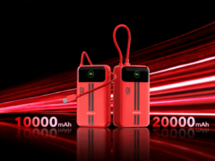 Két piros Honor Life powerbank beépített kijelzővel és csatlakoztatott USB-C-kábellel